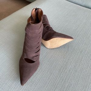 Steve Madden lavender suede stiletto bootie💜